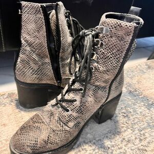 Super cute boots